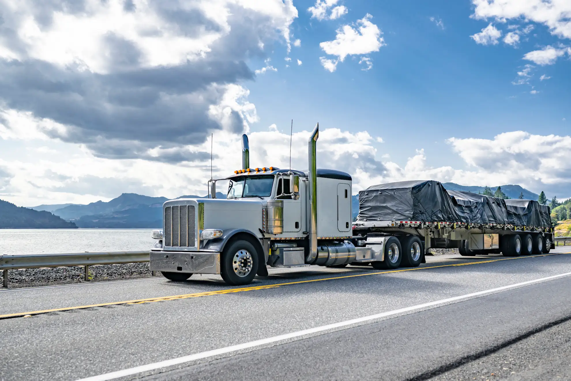 Flatbed Insurance Coverage Options for Trucking Companies